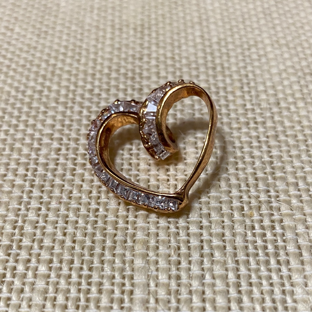 Elegant Vintage Gold Heart Pendant With Crystals